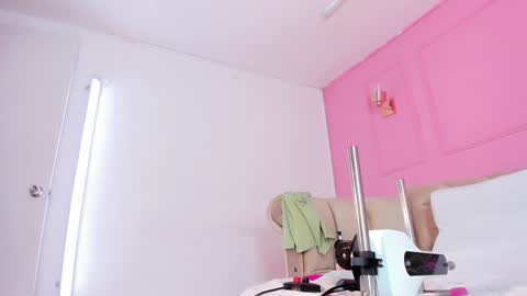 Snapshot of khloeblake chatting on January 13, 10:47 am Khloe online show from January 13, 10:47 am