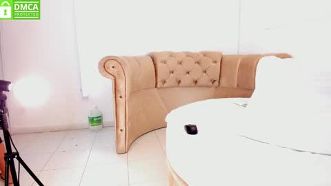 Snapshot of khloeblake chatting on January 22, 10:40 am Khloe online show from January 22, 10:40 am