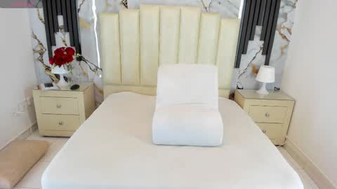 Snapshot of khloeblake chatting on February 20, 5:12 am Khloe online show from February 20, 5:12 am