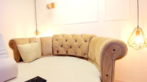 Snapshot of khloeblake chatting on February 25, 4:03 am Khloe online show from February 25, 4:03 am