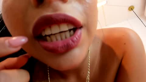 Snapshot of khloeblake chatting on March 1, 9:51 am Khloe online show from March 1, 9:51 am