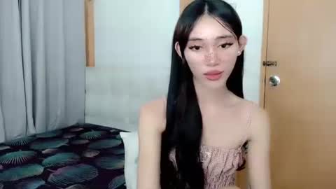 Snapshot of khloedoll_ chatting on November 27, 1:24 pm khloe online show from November 27, 1:24 pm