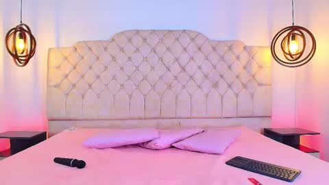 khloejohnson online show from November 24, 3:28 am