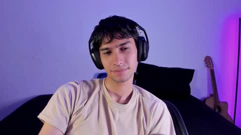 khozler_ online show from February 11, 2:35 am