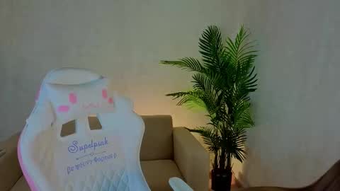 kianawhite online show from February 11, 8:19 am