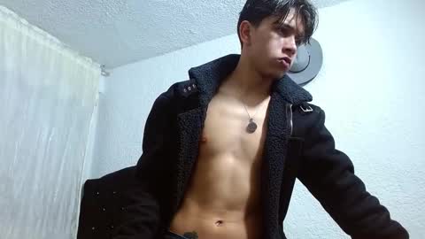 Snapshot of kianryu chatting on October 13, 12:21 am Adrian Chlloe online show from October 13, 12:21 am