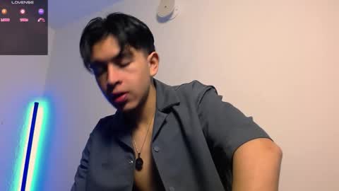 Snapshot of kianryu chatting on December 5, 4:03 pm Adrian Chlloe online show from December 5, 4:03 pm