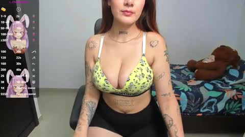 Snapshot of kiara_and_evelyn chatting on February 26, 11:37 pm Evelyn online show from February 26, 11:37 pm