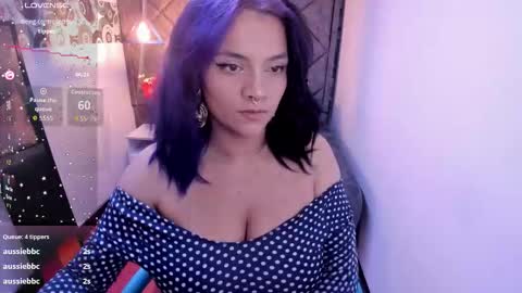 kiara Cruz online show from November 15, 9:00 pm