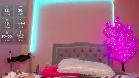 Snapshot of kiarabenedetti_ chatting on November 9, 11:36 pm Kiara Benedetti online show from November 9, 11:36 pm