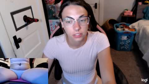 Snapshot of kierbearkisses chatting on September 14, 2:11 am Kiersten online show from September 14, 2:11 am