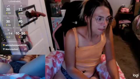 Snapshot of kierbearkisses chatting on October 1, 2:17 am Kiersten online show from October 1, 2:17 am