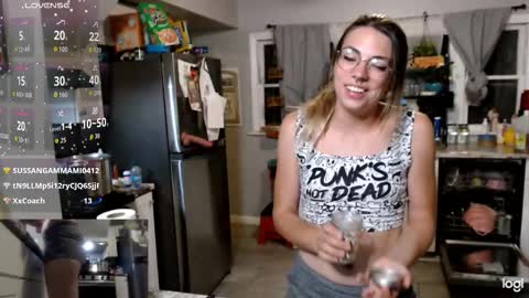 Snapshot of kierbearkisses chatting on November 2, 4:37 am Kiersten online show from November 2, 4:37 am