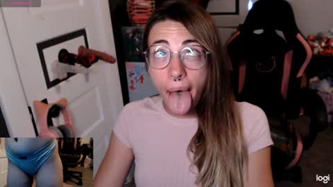 Snapshot of kierbearkisses chatting on November 5, 5:46 pm Kiersten online show from November 5, 5:46 pm