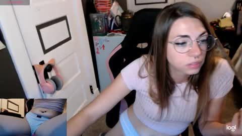 Snapshot of kierbearkisses chatting on November 12, 4:51 pm Kiersten online show from November 12, 4:51 pm