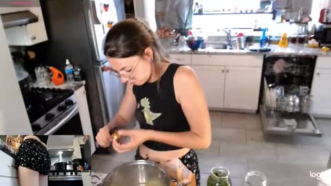 Snapshot of kierbearkisses chatting on November 20, 5:45 pm Kiersten online show from November 20, 5:45 pm