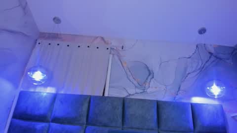 Kim online show from December 21, 2:35 pm