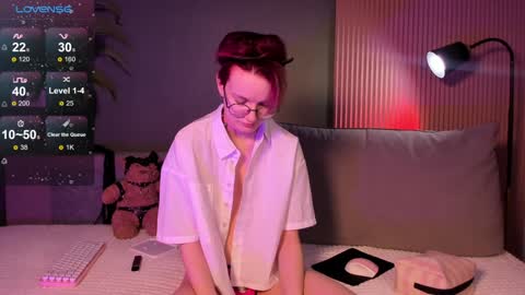 kiki_blue_eyes online show from January 19, 4:22 am