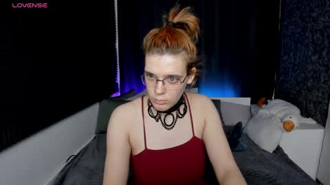 Kiki online show from December 6, 1:33 pm