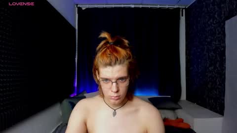 Kiki online show from December 11, 1:49 pm