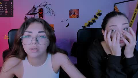 Snapshot of kiki_swan chatting on November 4, 9:08 am kiki_swan online show from November 4, 9:08 am