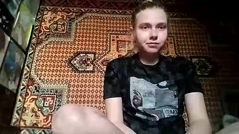 kikibang_ online show from October 13, 9:42 am