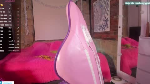 Snapshot of kikilepetite chatting on January 1, 4:29 am kiki online show from January 1, 4:29 am