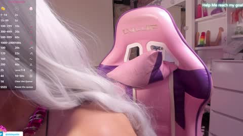 Snapshot of kikilepetite chatting on January 8, 12:28 am kiki online show from January 8, 12:28 am