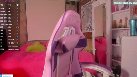 Snapshot of kikilepetite chatting on January 24, 8:32 pm kiki online show from January 24, 8:32 pm