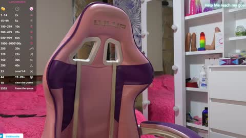 Snapshot of kikilepetite chatting on February 26, 8:33 pm kiki online show from February 26, 8:33 pm