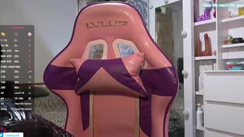 Snapshot of kikilepetite chatting on October 7, 7:11 pm kiki online show from October 7, 7:11 pm