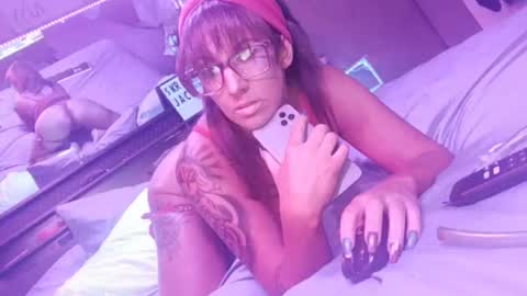 kikilovespartylights online show from September 14, 9:30 am