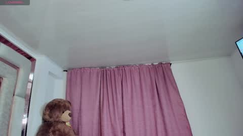 Snapshot of kim2_t chatting on October 30, 2:57 am Nicole. online show from October 30, 2:57 am