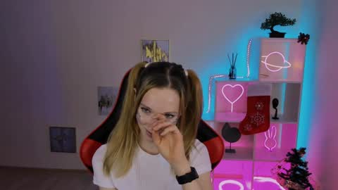 Snapshot of kim_boyd chatting on December 14, 5:36 pm kim_boyd online show from December 14, 5:36 pm