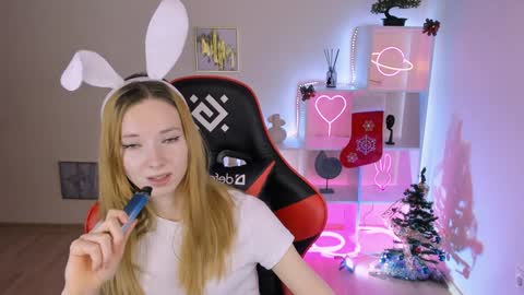 Snapshot of kim_boyd chatting on December 18, 9:04 am kim_boyd online show from December 18, 9:04 am