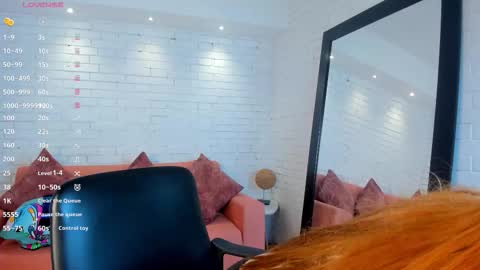 Snapshot of kim_brown_ chatting on October 25, 10:45 am Kim online show from October 25, 10:45 am