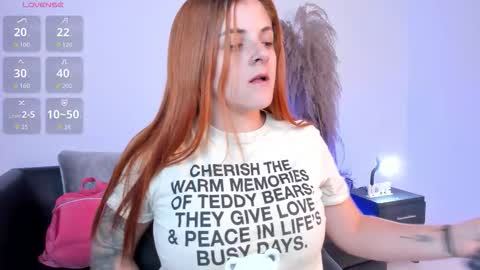 Snapshot of kim_brown_ chatting on December 1, 12:43 pm Kim online show from December 1, 12:43 pm