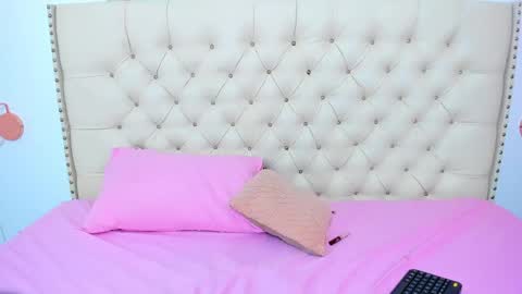 Snapshot of kim_eli chatting on December 19, 7:40 pm kim_eli online show from December 19, 7:40 pm