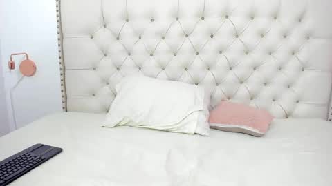 Snapshot of kim_eli chatting on December 22, 7:21 pm kim_eli online show from December 22, 7:21 pm