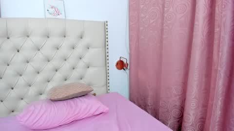 Snapshot of kim_eli chatting on February 9, 5:40 am kim_eli online show from February 9, 5:40 am