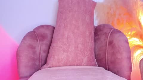 Kim Murphy online show from December 13, 1:33 pm