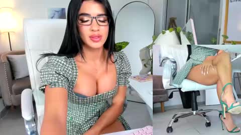 Snapshot of kimberly_hot2 chatting on December 2, 9:39 pm Melissa online show from December 2, 9:39 pm