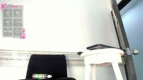 Snapshot of kimberly_house chatting on October 4, 9:02 pm Kimberly 3 online show from October 4, 9:02 pm