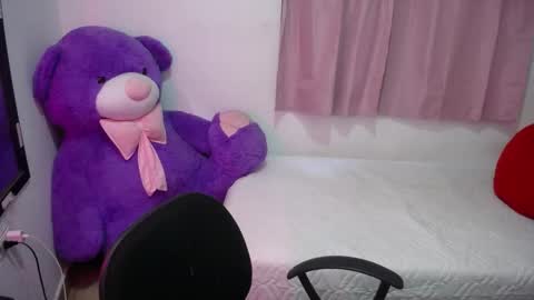 Snapshot of kimberly_slim chatting on November 12, 11:10 am Kim online show from November 12, 11:10 am