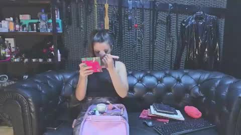 Snapshot of kimberly_swan_ chatting on January 21, 10:08 pm KIMBERLY SWAN online show from January 21, 10:08 pm