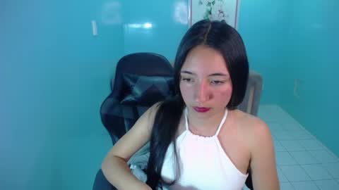 Snapshot of kimberly_thomson_t chatting on December 6, 3:41 am kimberly online show from December 6, 3:41 am