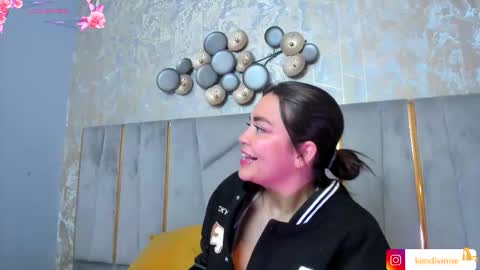 Snapshot of kimdevinne chatting on November 6, 2:45 am KIM online show from November 6, 2:45 am