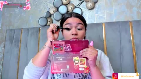 Snapshot of kimdevinne chatting on November 12, 2:45 am KIM online show from November 12, 2:45 am