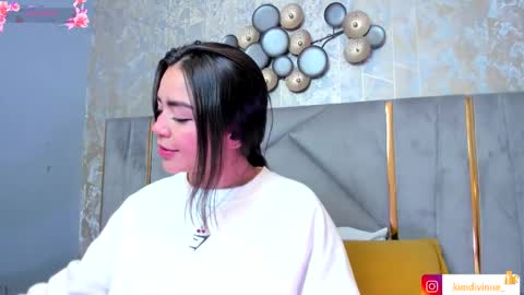 Snapshot of kimdevinne chatting on November 19, 2:11 am KIM online show from November 19, 2:11 am