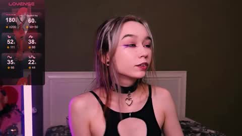 Snapshot of kimiko_luv chatting on November 16, 6:24 pm Kimiko online show from November 16, 6:24 pm